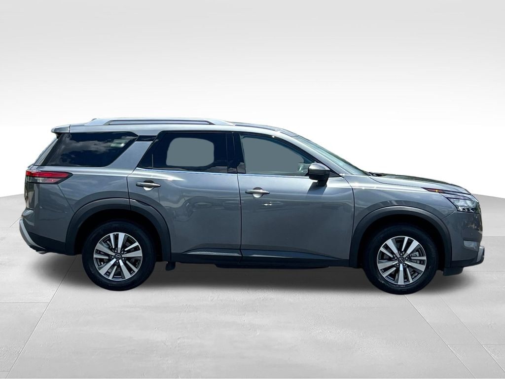 Used 2025 Nissan Pathfinder SL SUV