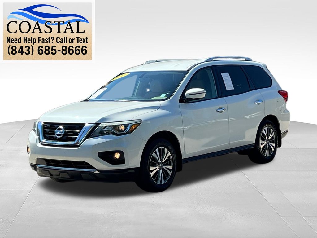 2017 Nissan Pathfinder SV 2WD's photo