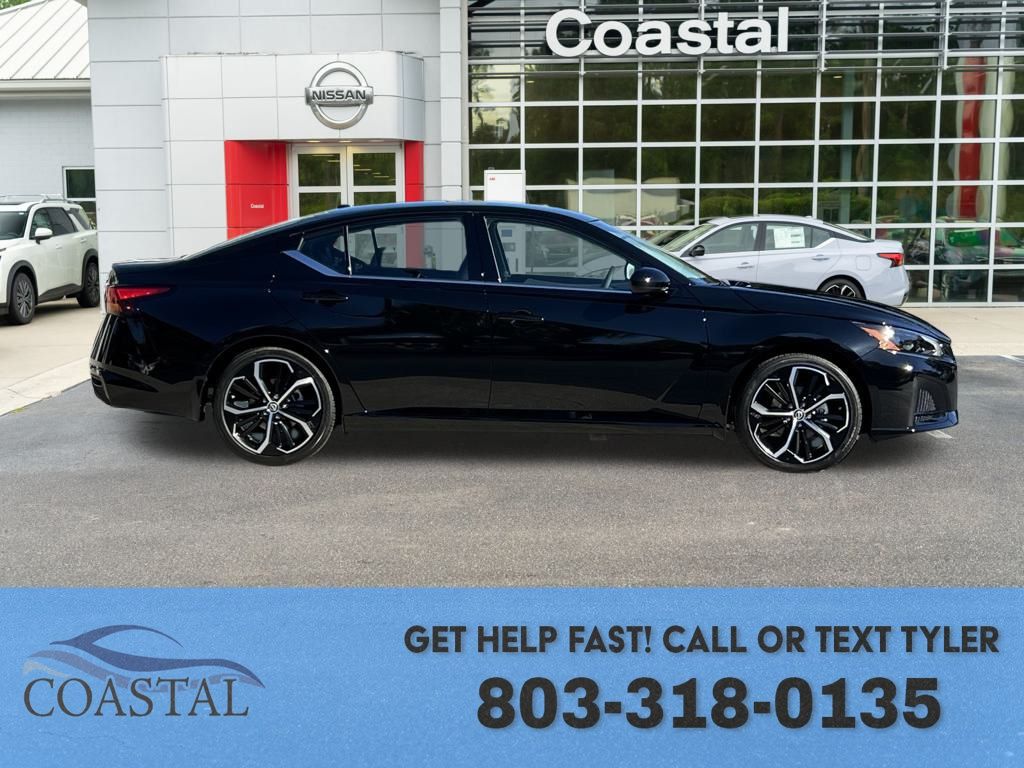 2025 Nissan Altima SR photo 4