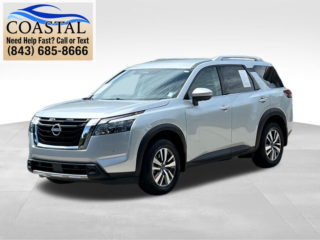 2025 Nissan Pathfinder SL 2WD's photo