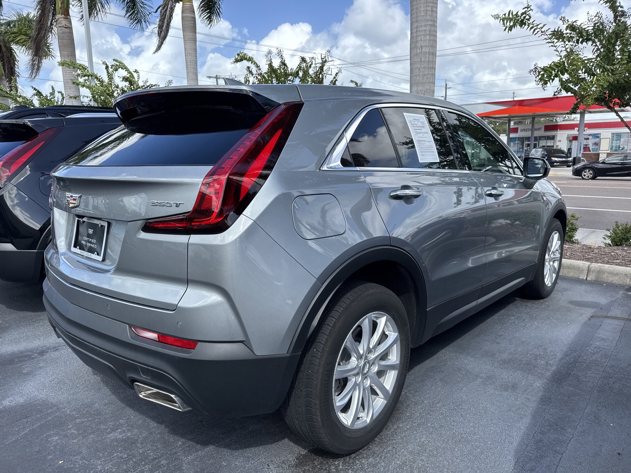 2023 Cadillac XT4 Luxury photo 2