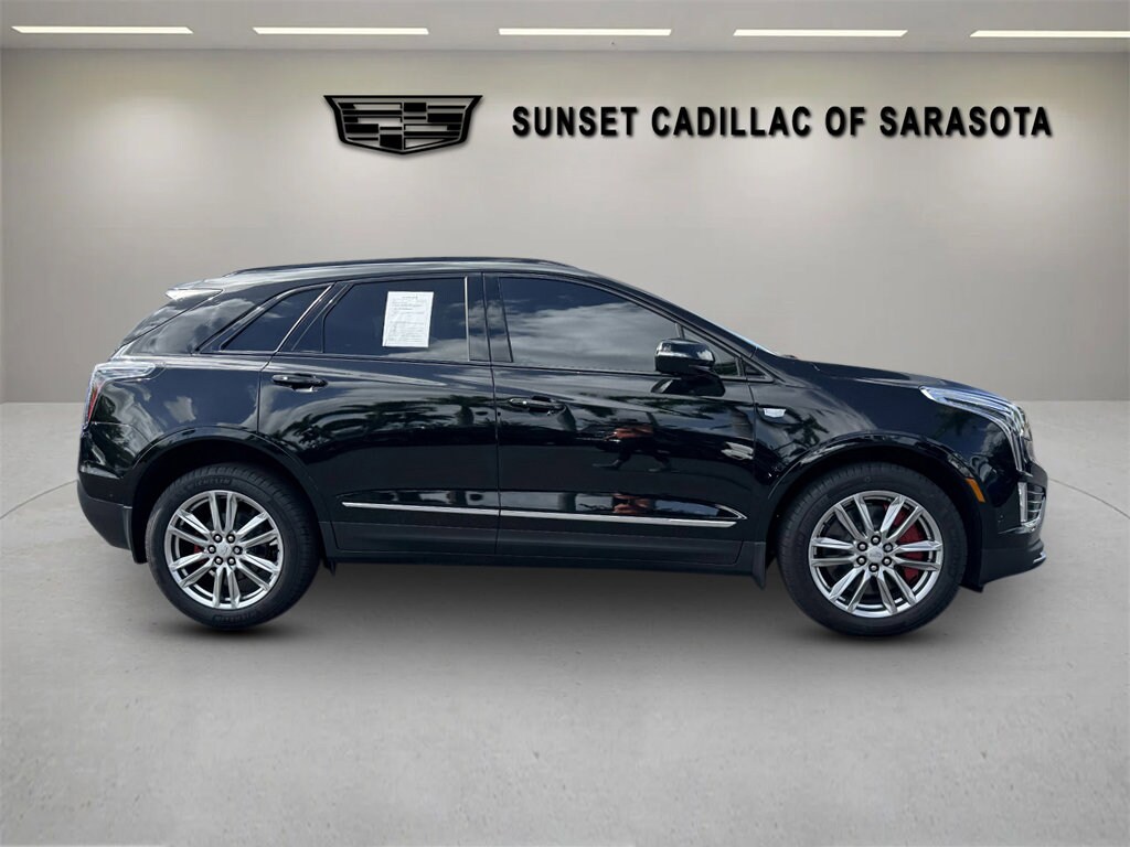 2025 Cadillac XT5 Sport photo 2