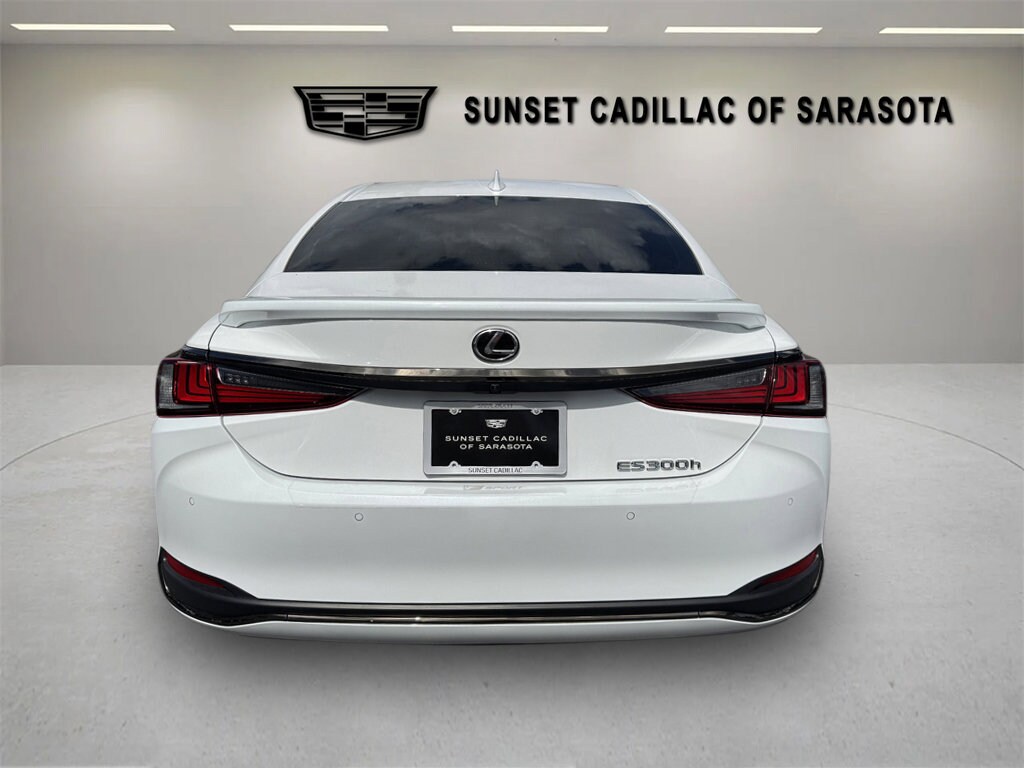 2024 Lexus ES 300h photo 4