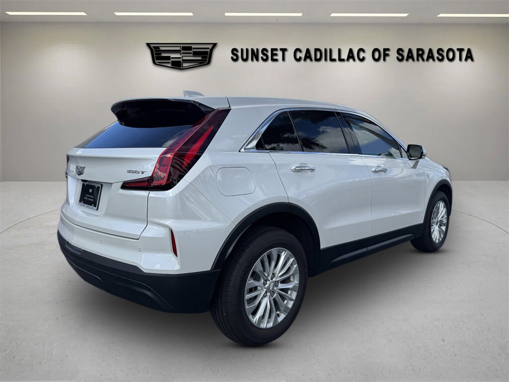 2024 Cadillac XT4 Luxury photo 3