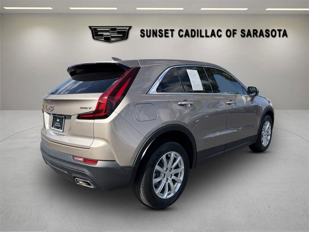 2023 Cadillac XT4 Luxury photo 3