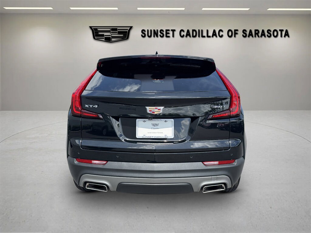2022 Cadillac XT4 Premium Luxury photo 3