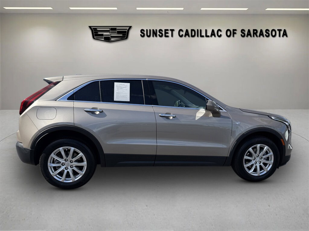 2023 Cadillac XT4 Luxury photo 2