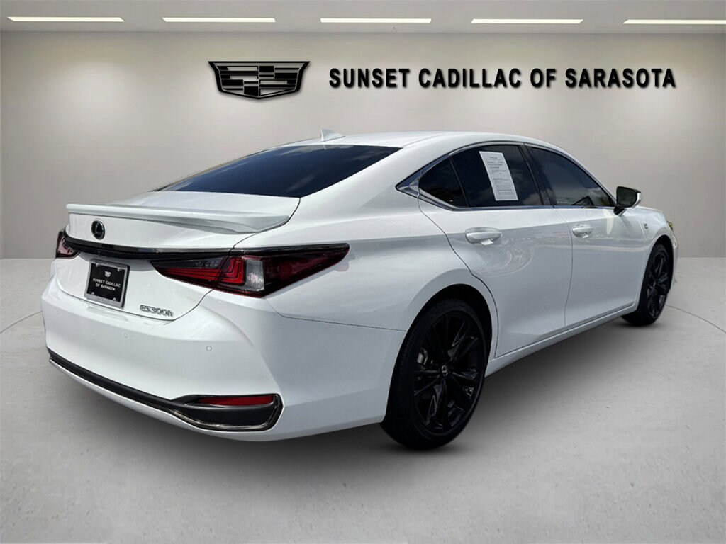2024 Lexus ES 300h photo 3