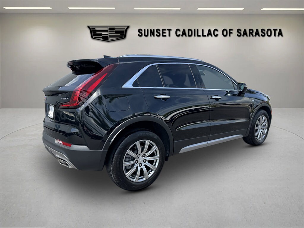 2022 Cadillac XT4 Premium Luxury photo 2