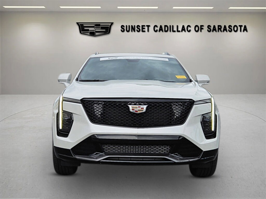 2024 Cadillac XT4 Sport photo 2