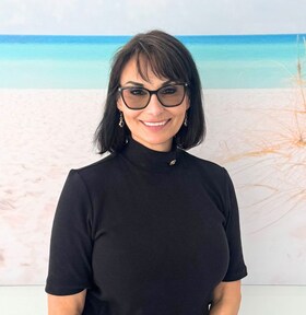 Staff member ELIZABETH MANES from b24e1b0e0363