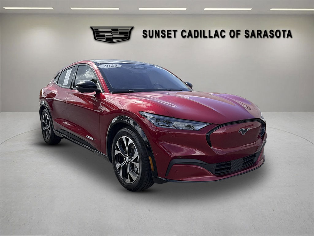 2022 Ford Mustang-Mach-e Premium's photo