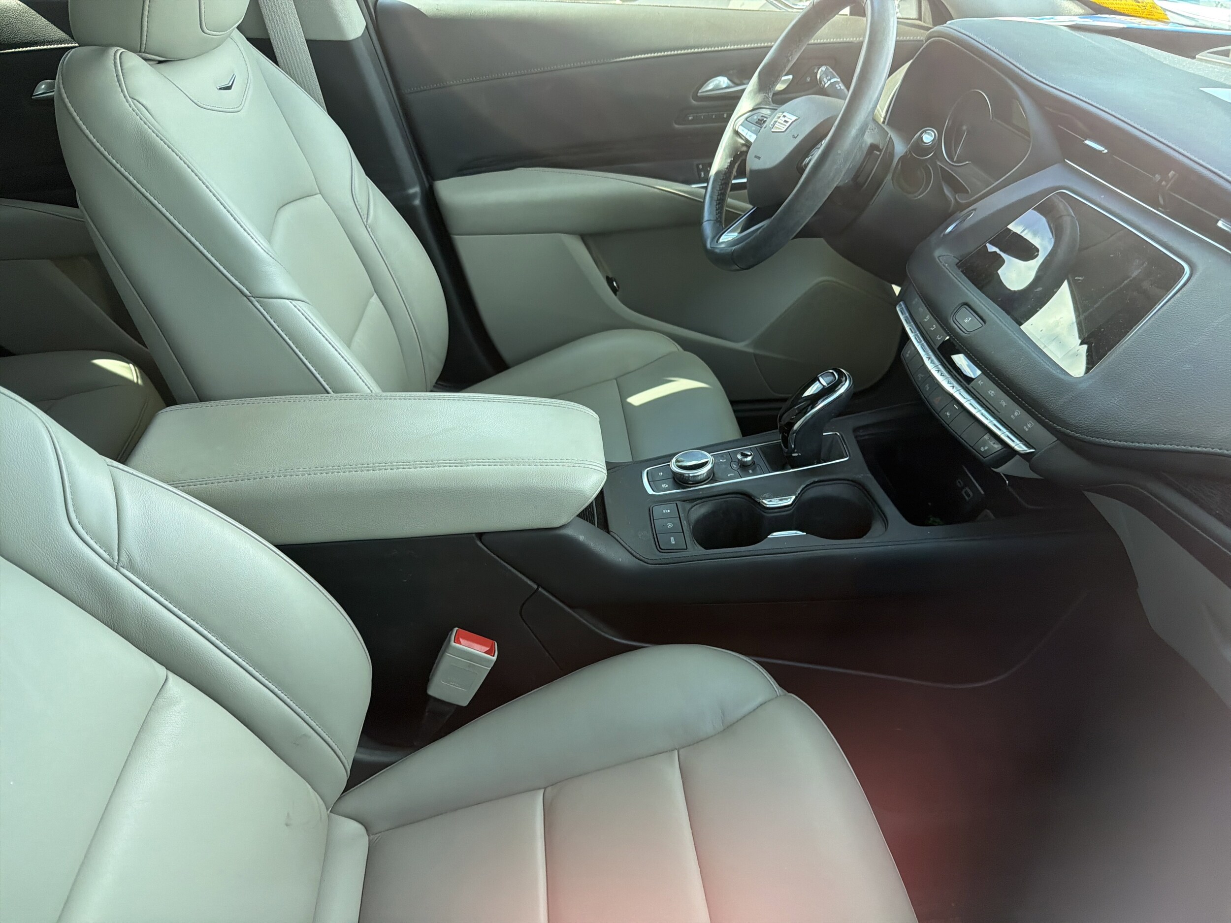 2023 Cadillac XT4 Premium Luxury photo 4