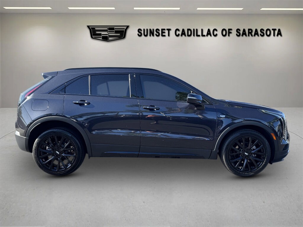 2023 Cadillac XT4 Sport photo 2