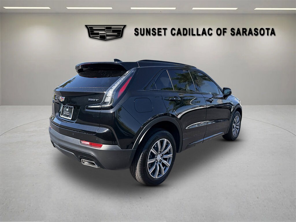 2022 Cadillac XT4 Sport photo 2