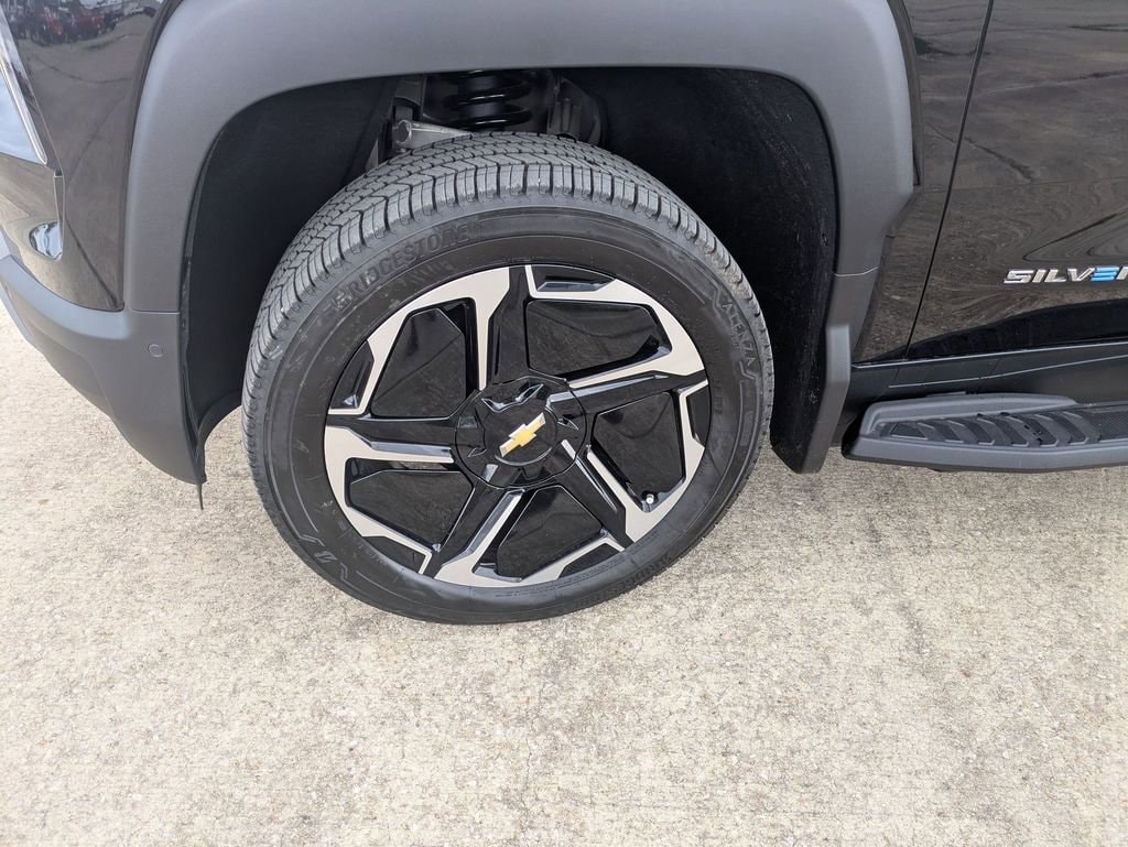2026 Chevrolet Silverado EV LT - Photo 24