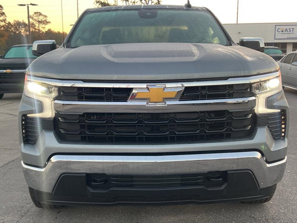 2025 Chevrolet Silverado 1500 LT photo 2