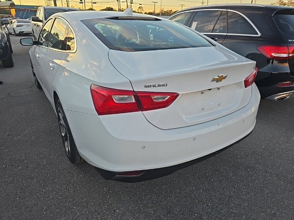 2024 Chevrolet Malibu 1LT photo 2