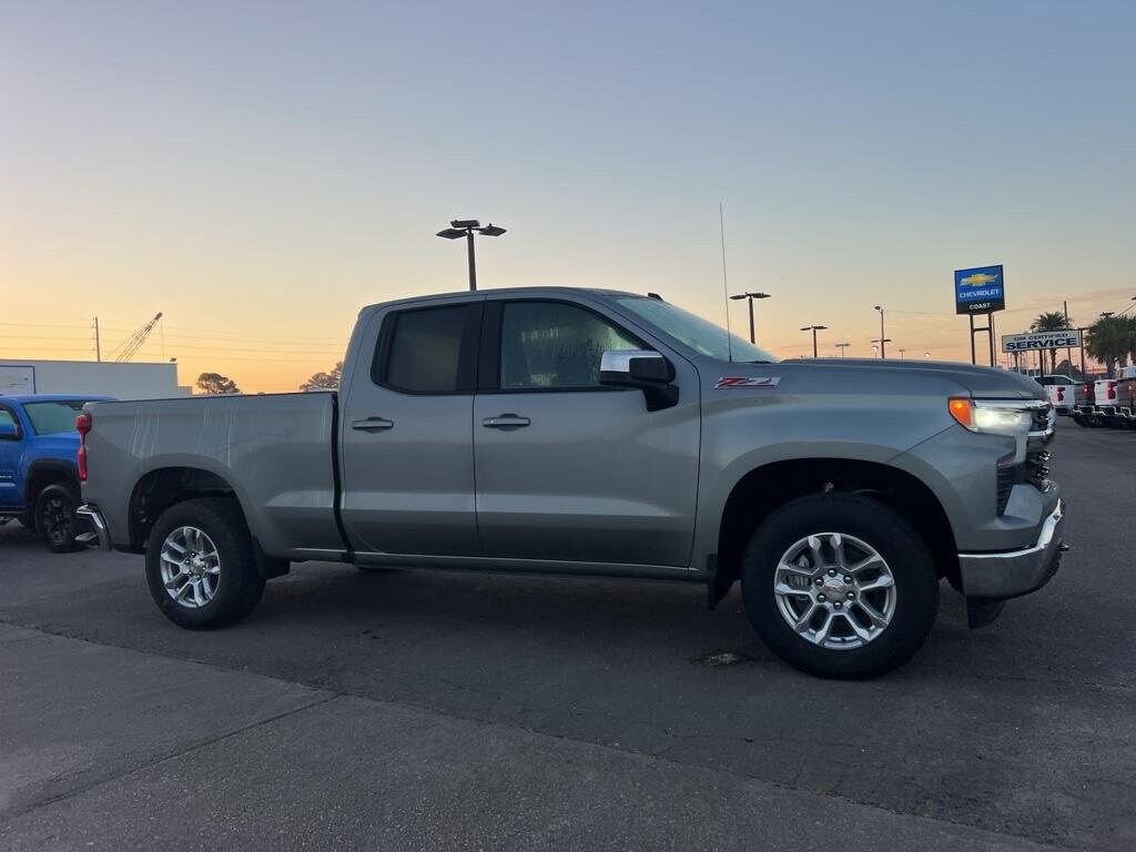 2025 Chevrolet Silverado 1500 LT photo 3