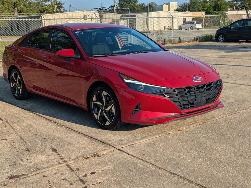 2023 Hyundai Elantra SEL photo 3