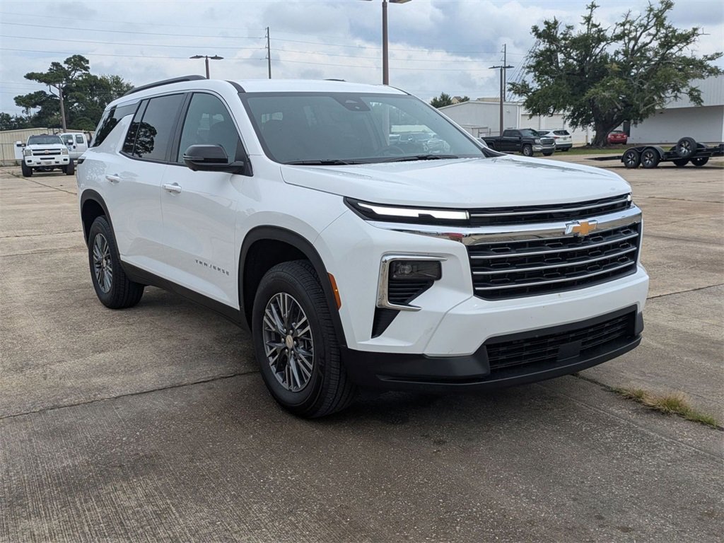 2026 Chevrolet Traverse photo 2