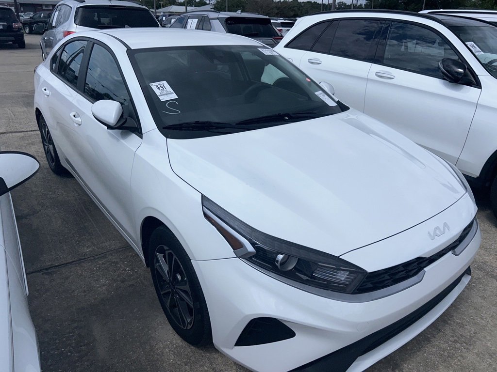 2024 Kia Forte LXS photo 3