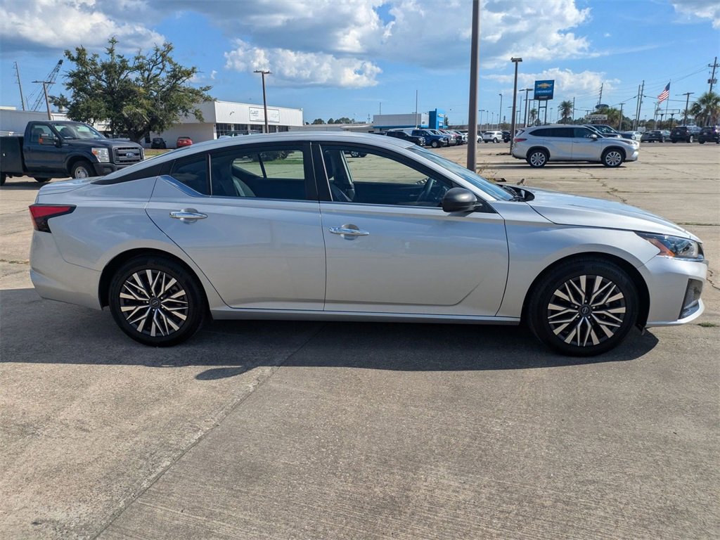 2025 Nissan Altima SV photo 4