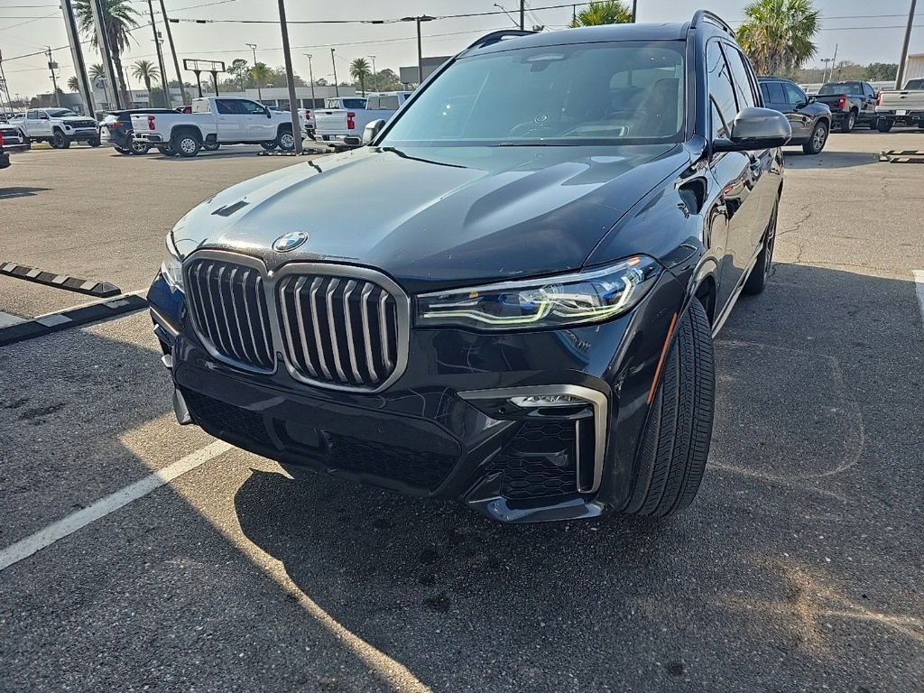 2021 BMW X7 M50i's photo