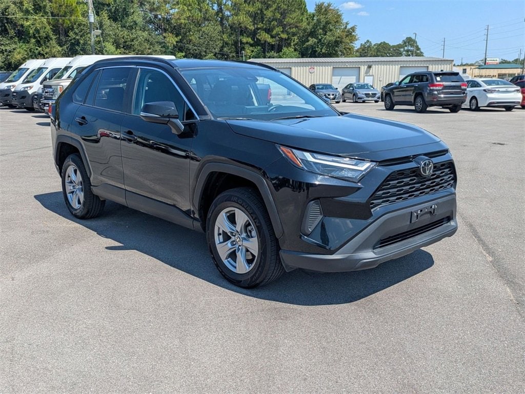 2025 Toyota RAV4 XLE photo 2