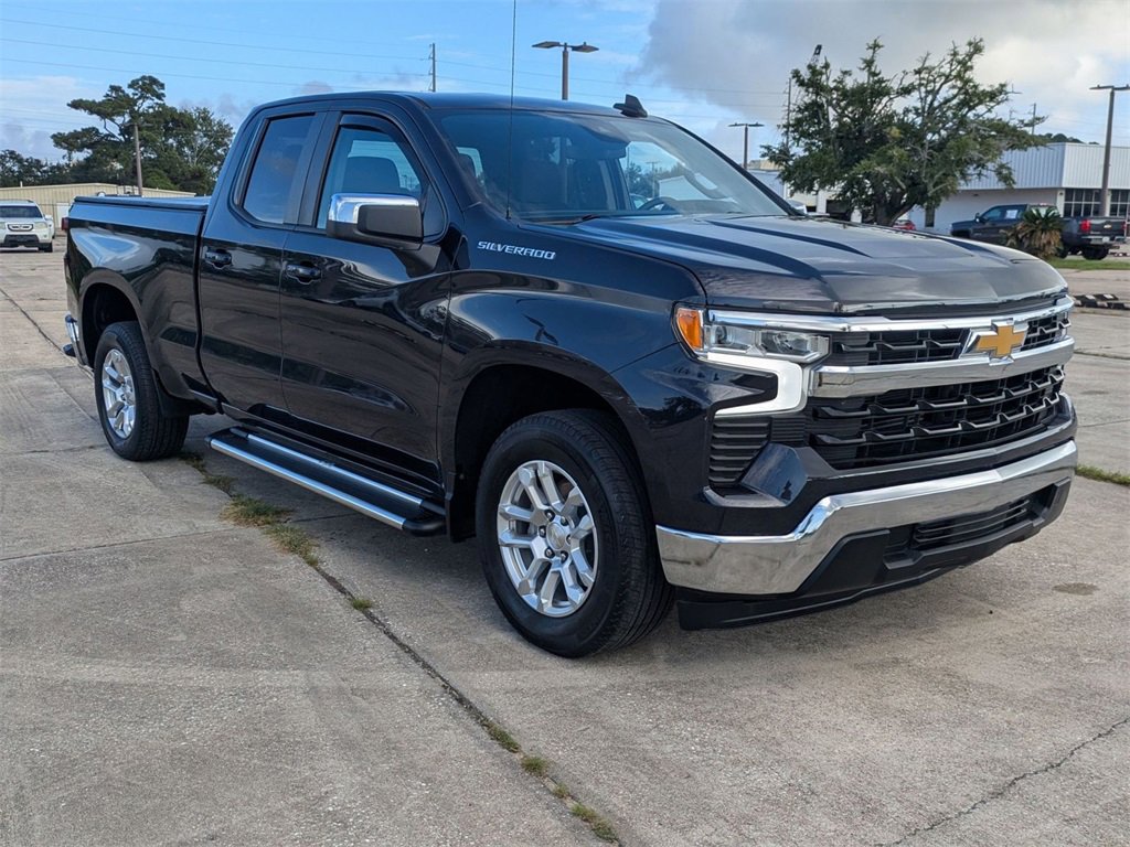 2023 Chevrolet Silverado 1500 LT photo 2