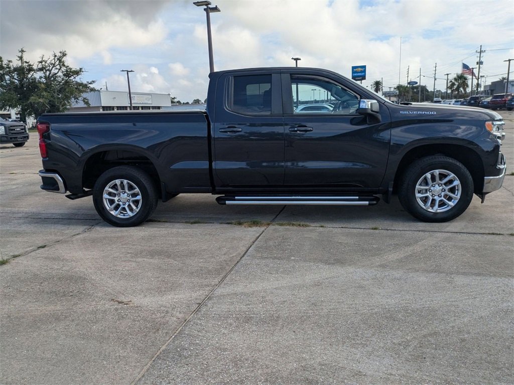 2023 Chevrolet Silverado 1500 LT photo 3