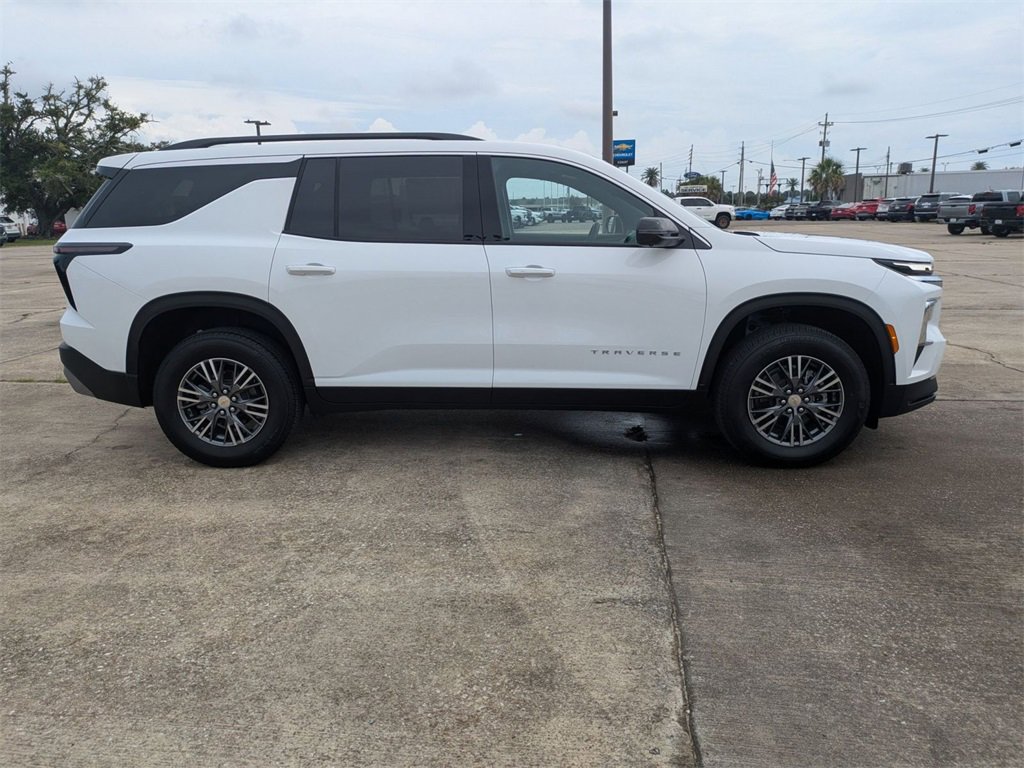 2026 Chevrolet Traverse photo 3