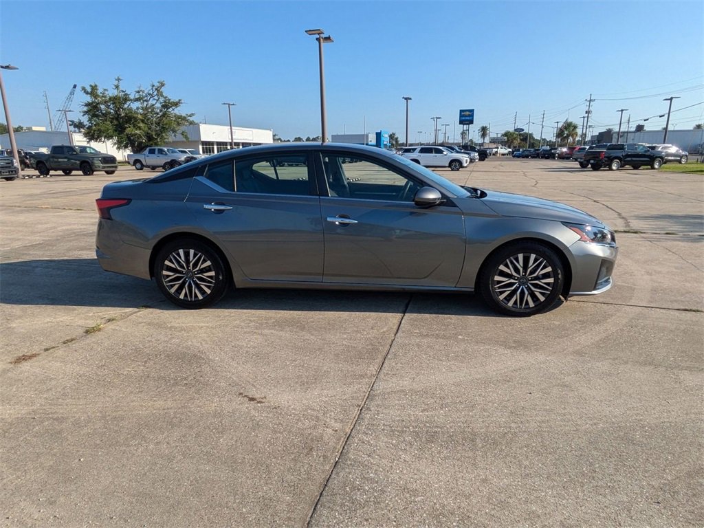 2023 Nissan Altima 2.5 SV photo 2