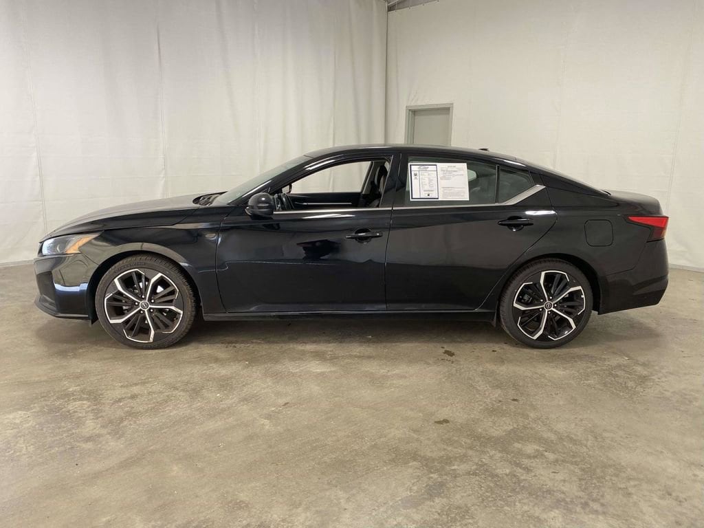 Used 2024 Nissan Altima 2.5 SR