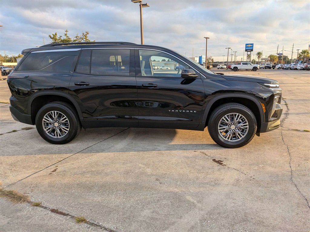 2026 Chevrolet Traverse photo 4