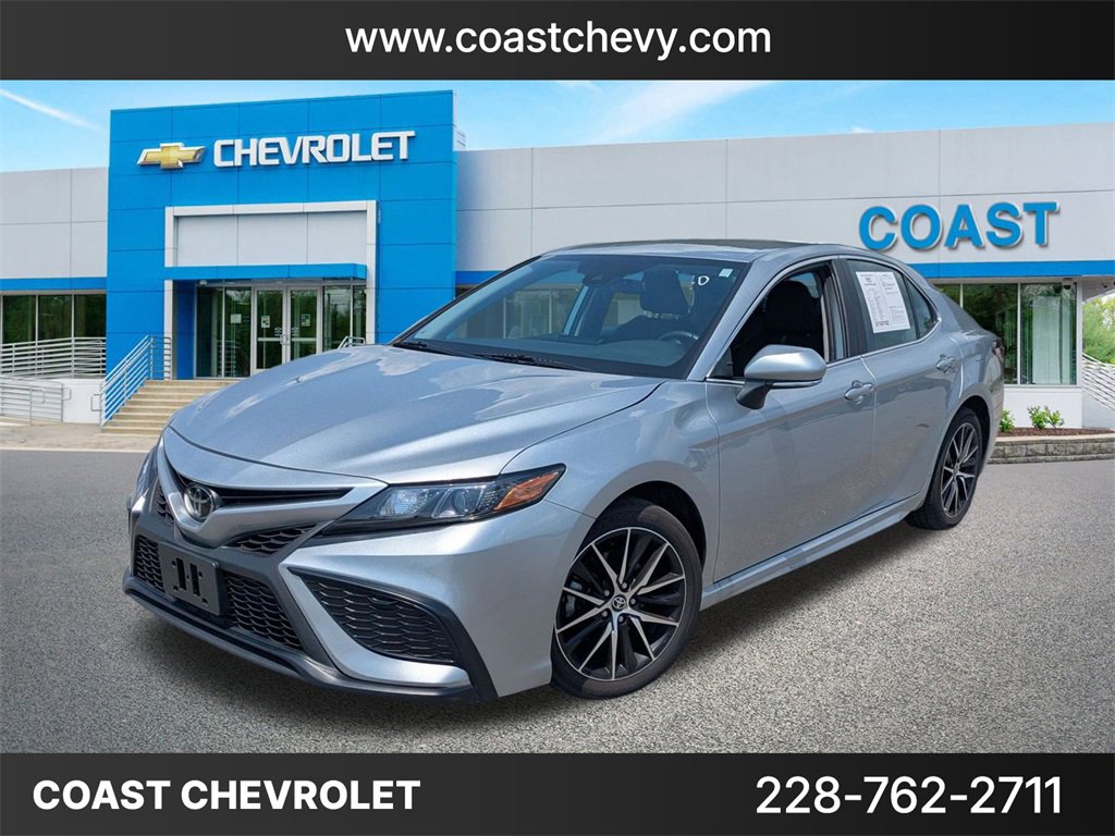 2024 Toyota Camry SE's photo