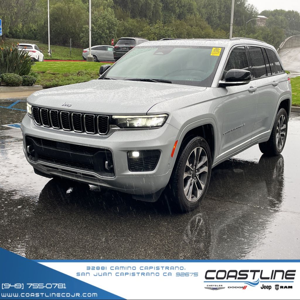 2023 Jeep Grand Cherokee Overland's photo