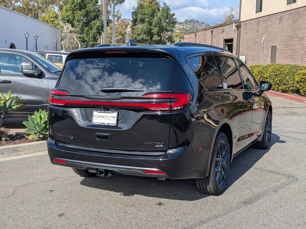 New 2026 Chrysler Pacifica LIMITED AWD Passenger Van