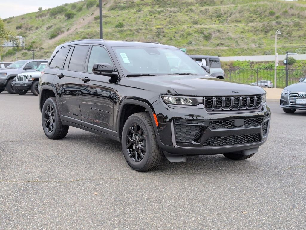 New 2026 Jeep Grand Cherokee LAREDO ALTITUDE 4X2 Sport Utility