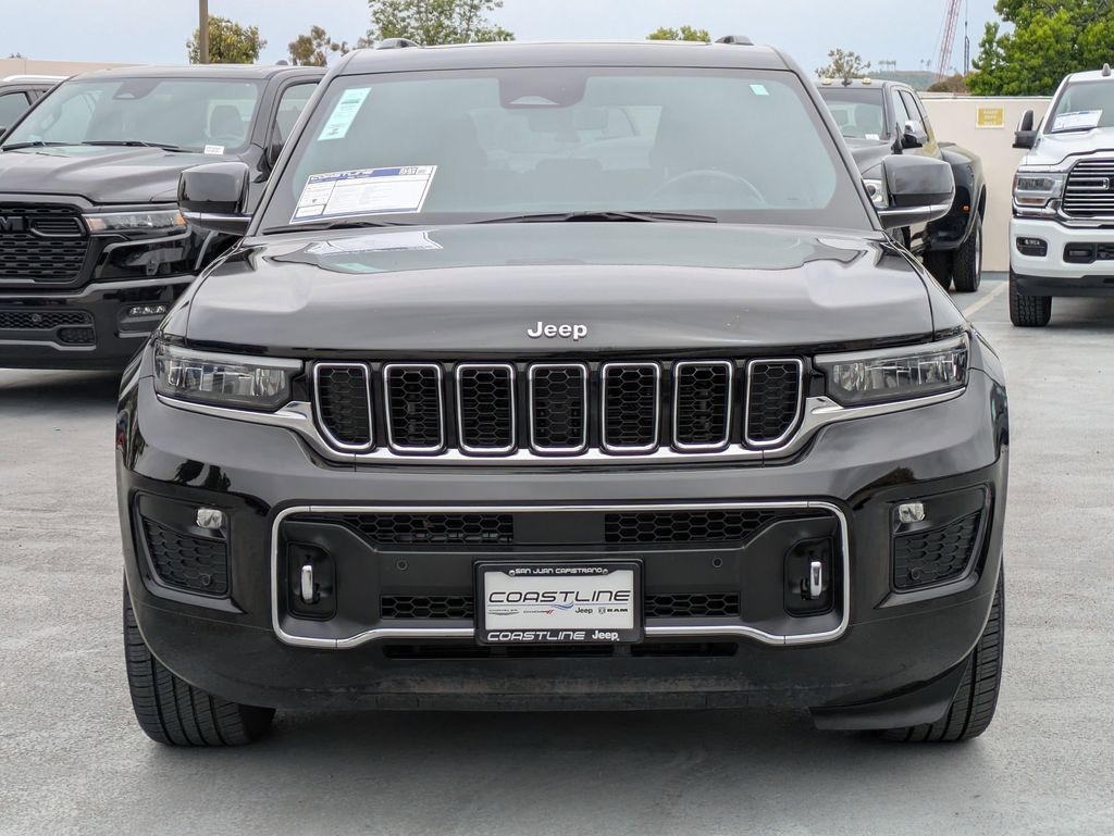 2022 Jeep Grand Cherokee Overland photo 2