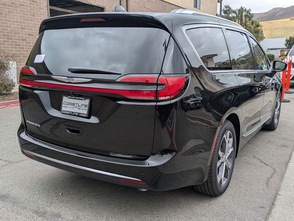 New 2026 Chrysler Pacifica PINNACLE Passenger Van