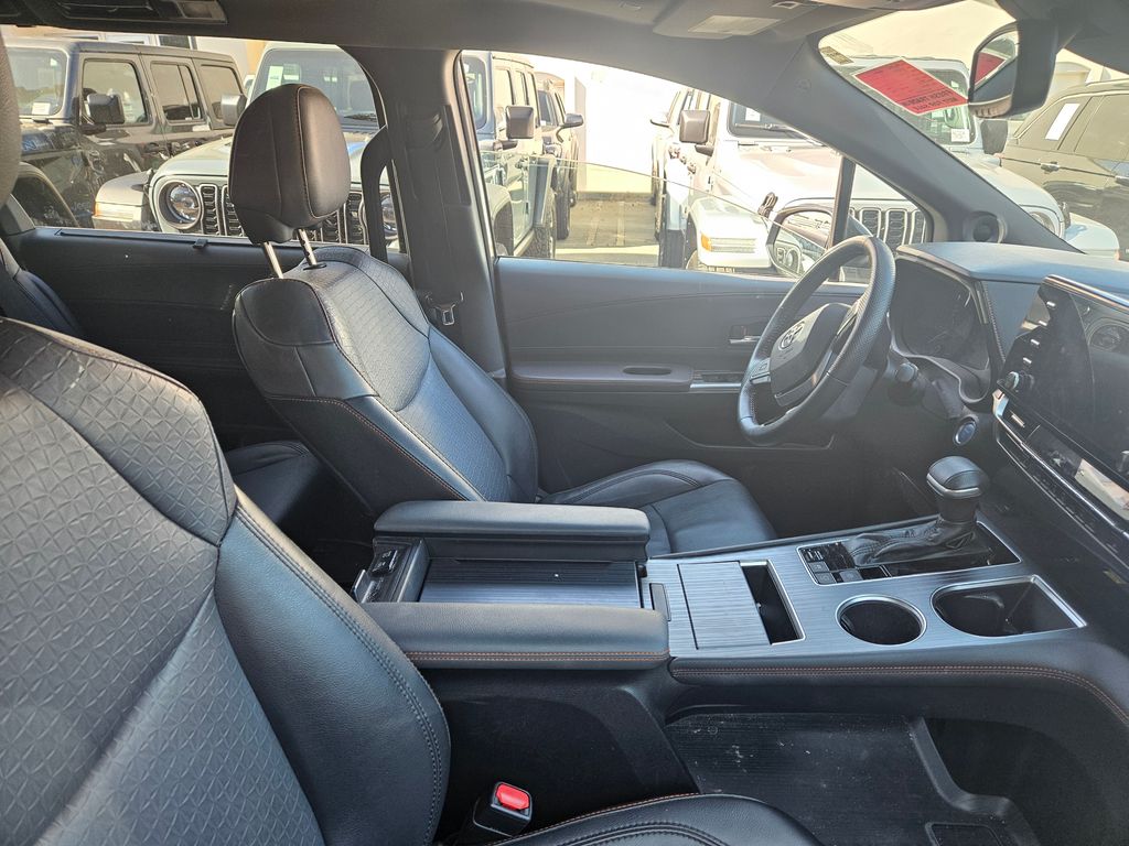 2021 Toyota Sienna XSE photo 3