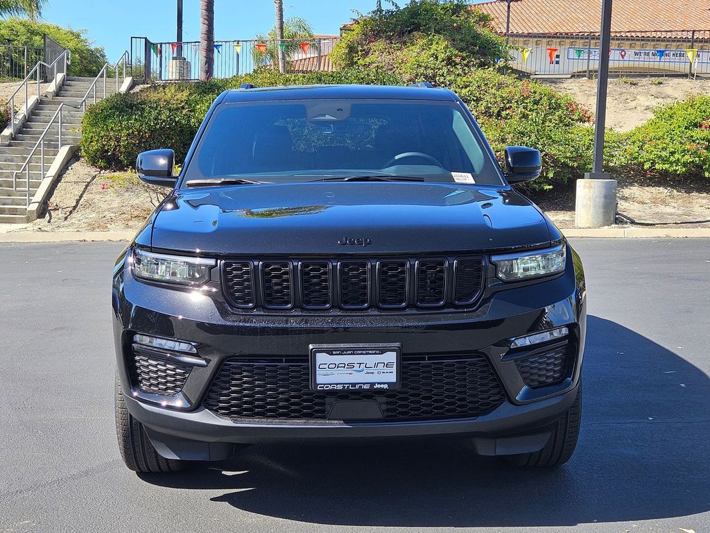 2025 Jeep Grand Cherokee Limited photo 2