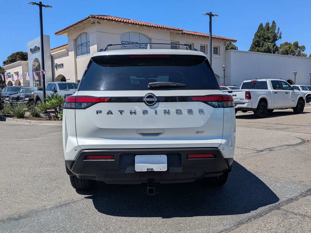 2022 Nissan Pathfinder SV photo 2