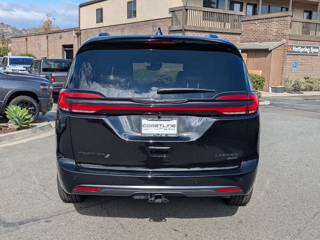 New 2026 Chrysler Pacifica LIMITED AWD Passenger Van