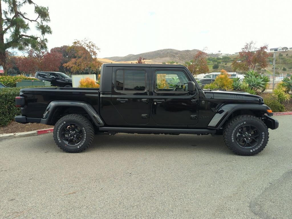 New 2025 Jeep Gladiator WILLYS 4X4 Pickup