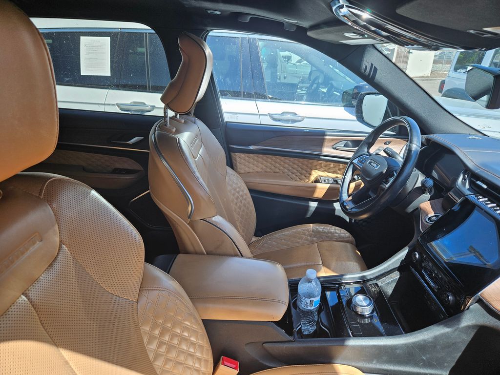 2022 Jeep Grand Cherokee L Summit photo 3