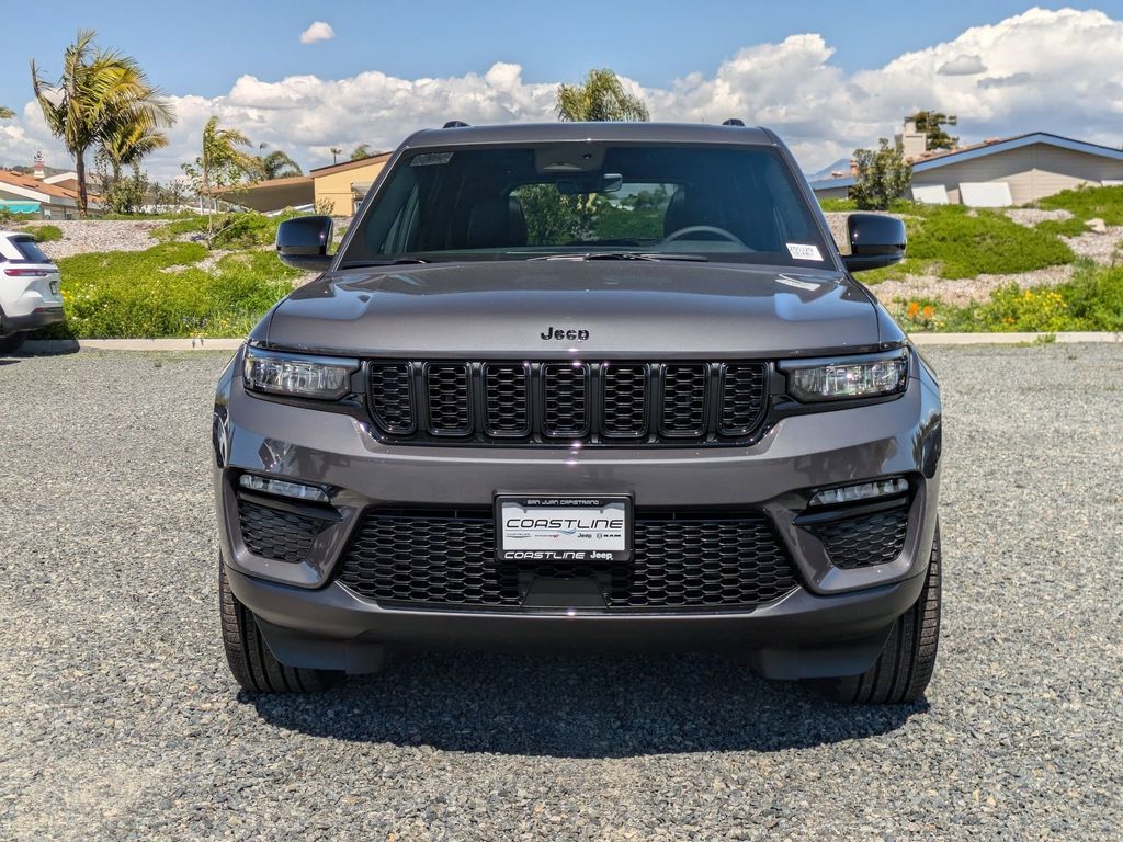 2025 Jeep Grand Cherokee Limited photo 2