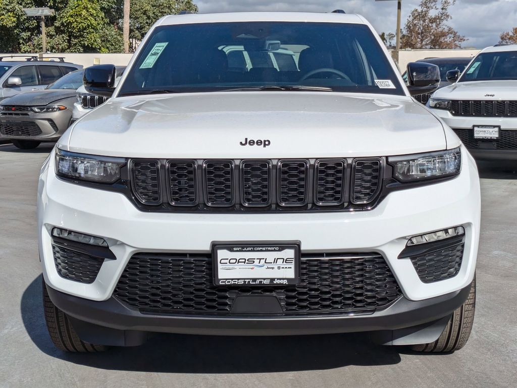 2025 Jeep Grand Cherokee Limited photo 2