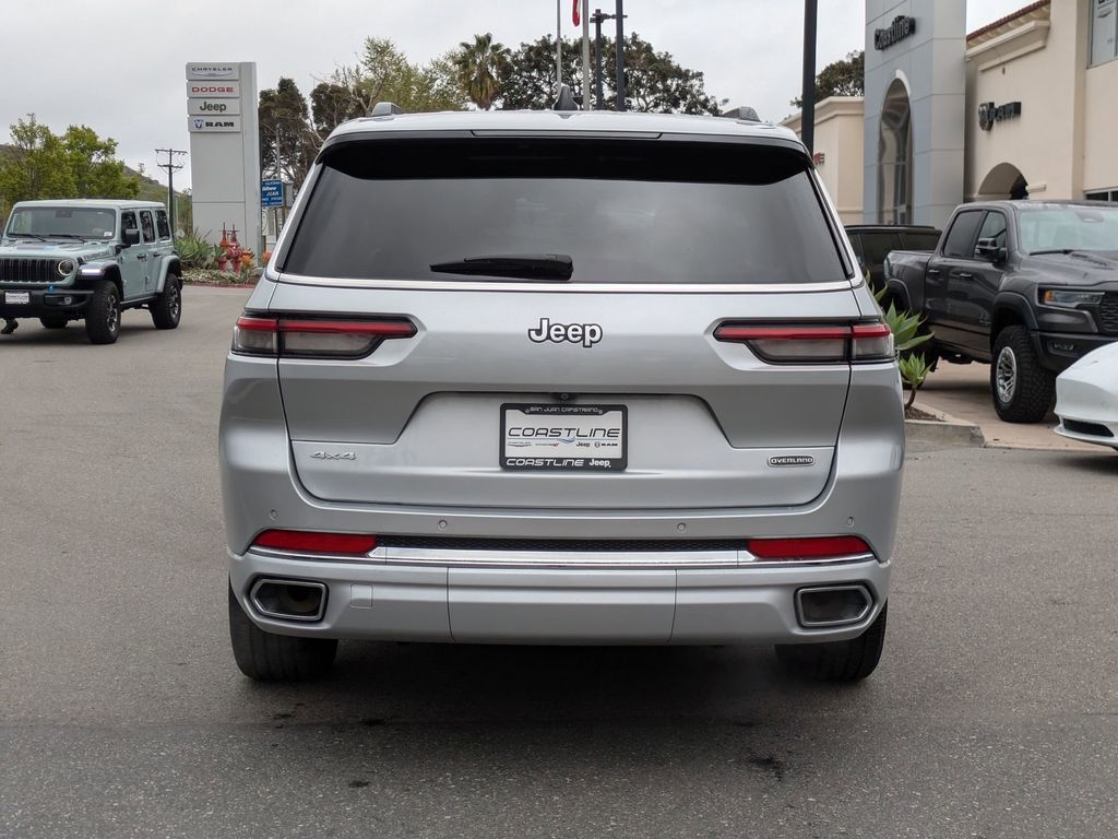 2024 Jeep Grand Cherokee Overland photo 2